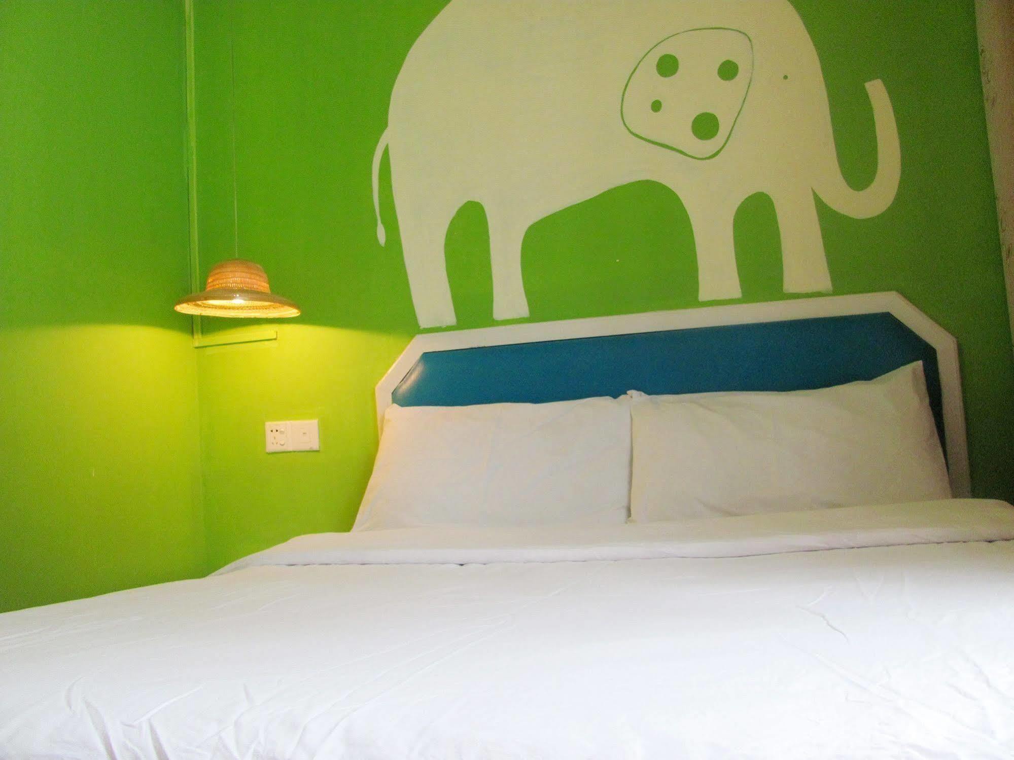 How Flower Hostel Yangshuo Exterior foto
